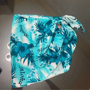 Sarong‎ Hawaiian Blue with wood clip